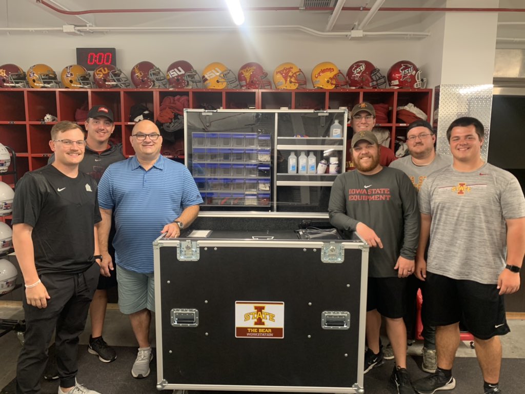 The Bear 🤝 The Bear

Glad we were able to have <a href="/chrisfallica/">Chris Fallica</a> stop by the equipment room today! 

🌪🏈🚨