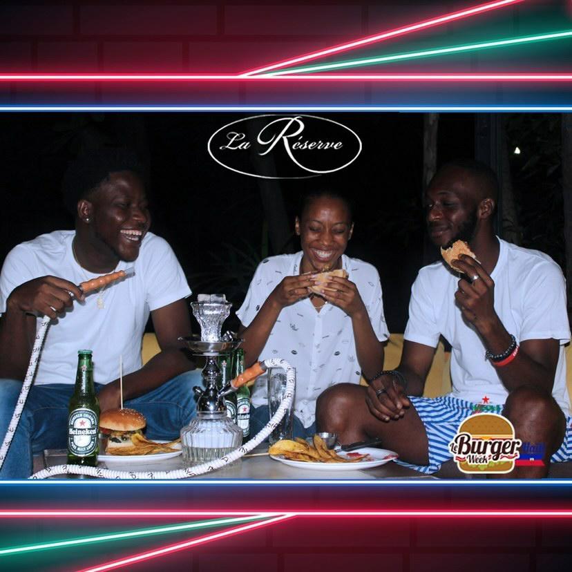 Great FOOD 🍔
Great FRIENDS. Great TIMES!!!
#weekendvibes #chicha 
#lareserveht #experiencelareserve 
#leburgerweekht #leburgerweek4southhaiti #heinekenhtsupportsouth #strongertogether
