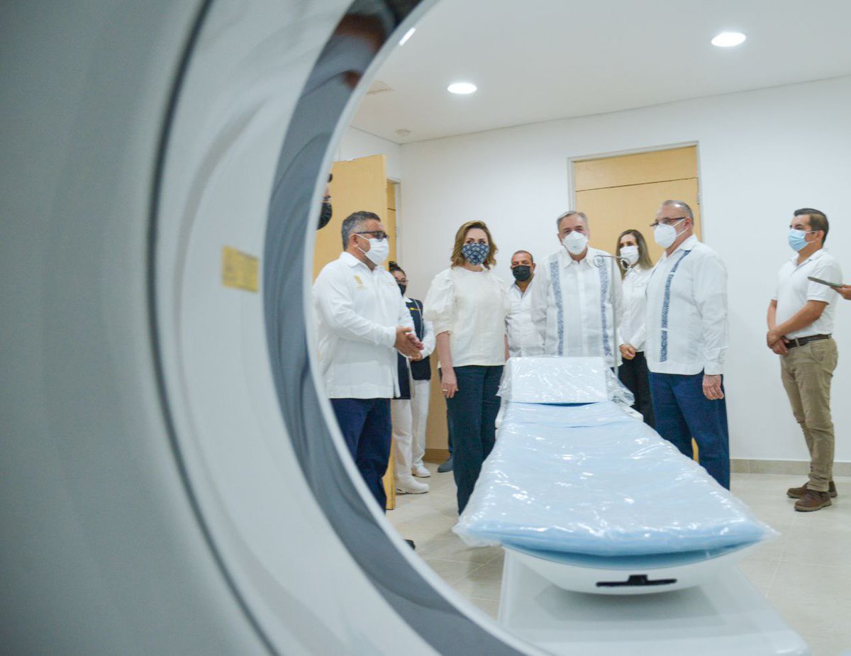 AysaGonzalez's tweet photo. En el Hospital General de Especialidades “Javier Buenfil Osorio”, acompañado de mi esposa Victoria, hicimos entrega de vehículos nuevos y así como también un Tomógrafo; todo esto adquirido con inversión estatal, para el fortalecimiento para la atención médica. (1/2) https://t.co/PIYnv85sdF