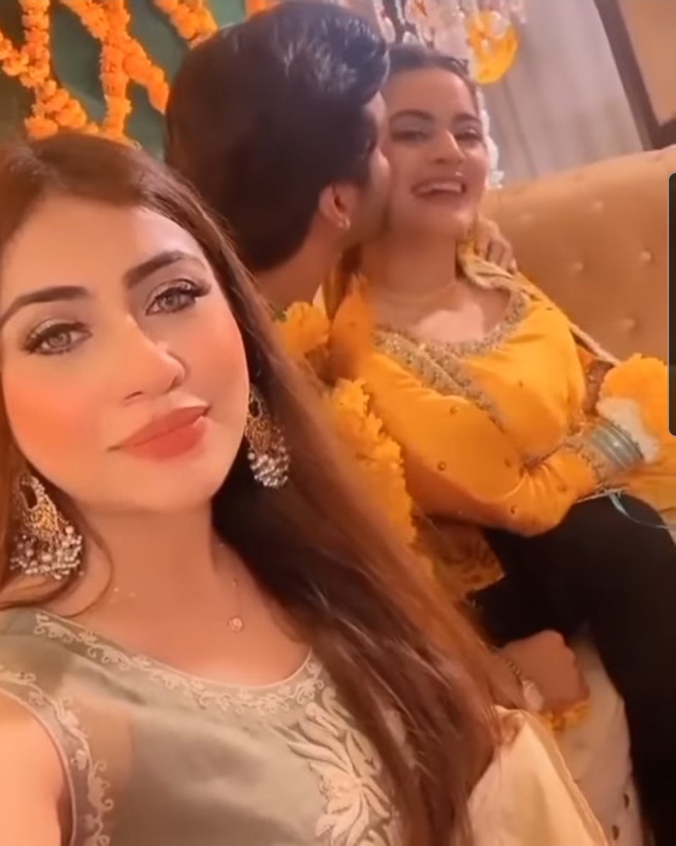 MbbsSucks's tweet photo. My friend called them 
Chummi couple😅
#minalkhanwedding https://t.co/fORa3B4lMG