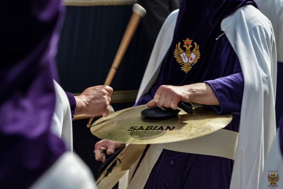 Mañana, nuestra querida Banda de Cabecera, regresa a los ensayos. Un pasito más para recuperar la rutina cofrade y poder continuar así, rezando a nuestros Titulares.

La cita será en la nave habitual de ensayo a las 17.30h.
¡Mucha suerte a todos nuestros herman@s músicos/as!.