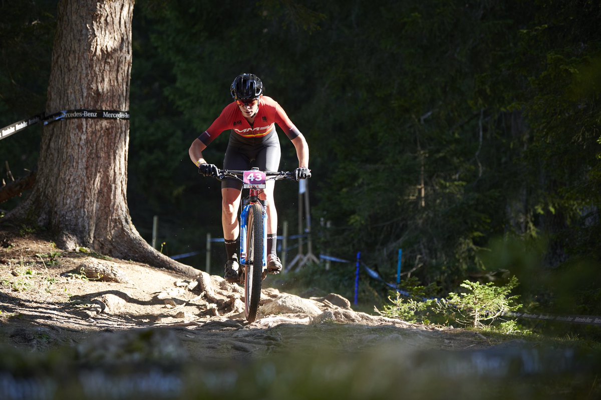 _luciagomez13_'s tweet photo. Otro fin de semana de carreras🏁🔥
Mañana salida a las 14:30h en la @copacatalanainternacional de Vallnord🇦🇩🤩
A por todas!!🍀💪🏽
📸: @frabanvisuals
#mmrbikes #mmrfactorydevo #youngguns
@mmrbikes @mmr_frt @SCCMartiCerda https://t.co/yztjN4pOyz
