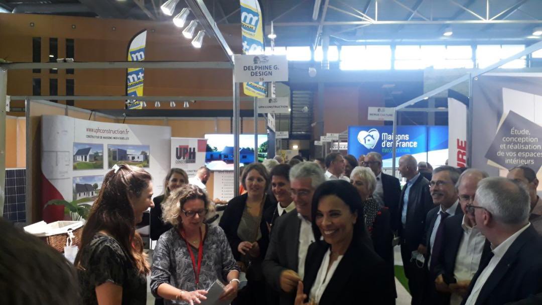 Prefet19's tweet image. #Evenement 📣 Le Salon de l'Habitat de Brive a été inauguré ce soir par Mme la préfète de la #Correze Salima Saa. Ce salon se tient jusqu’à dimanche à l’espace des 3 Provinces et rassemble tous les corps de métiers liés à l’habitat. 
Cet événement est soumis au pass sanitaire.