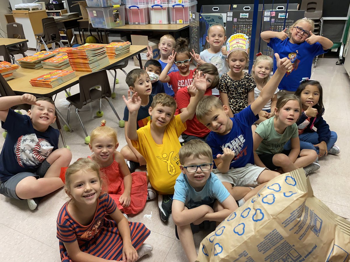 We rounded out our week of learning about our 5 senses with a popcorn treat! Did you know you use all 5 when eating popcorn? <a href="/HumbleISD_HHE/">Hidden Hollow Elementary</a>  #growingtogether