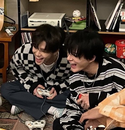 ท้องฟ้าในวัย 20 ขวบ พาเพื่อนสนิทมาเล่นเกมส์ที่บ้าน