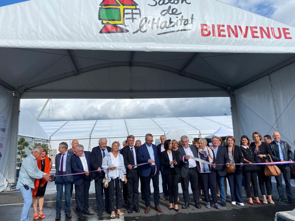 PascalCOSTE's tweet image. Inauguration du Salon de l’Habitat à #Brive 

📍Rencontre et échange avec les pros du secteur.

A découvrir, le nouveau plan départemental ambitieux pour l’Habitat des Corréziens et l’activité économique des entreprises locales : #Correze Rénovation Energetique du @Departement19