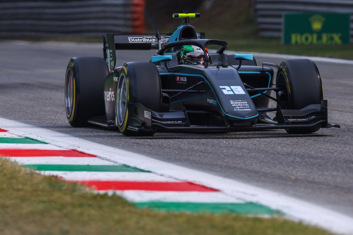 Prima volta di Alessio a #Monza #ItalianGP al volante della monoposto di #F2 @hwaag_official. Nella sua curva di apprendimento, il pilota romano nelle libere e in qualifica non ha commesso errori chiudendo 22esimo e terminando a pochi decimi da chi lo ha preceduto.