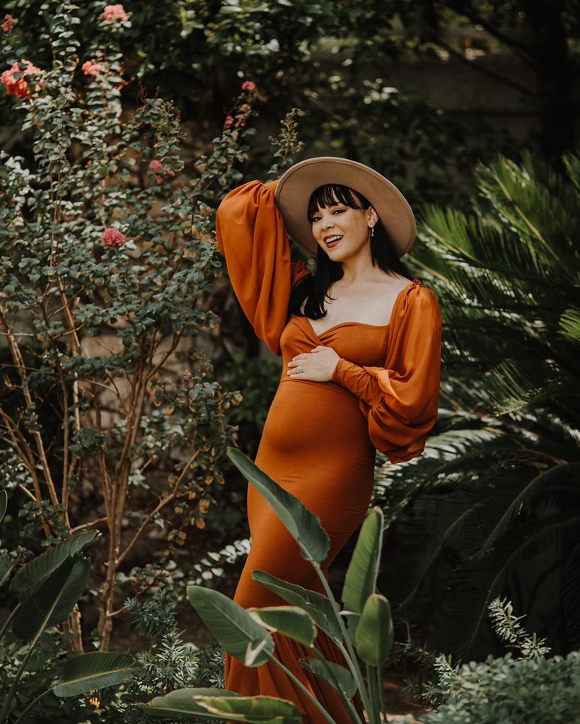 Tala_Marie's tweet photo. Twenty weeks pregnant this week and officially half-baked! 🧡 I still can’t believe I’ve made it this far after 4 previous losses and 3 failures-grow baby grow! 🪴 Photos taken by @capturingbeautynj &amp; gown provided by @Sewtrendyacc #Model #ModelLife #IVFSuccess #MaternityModel https://t.co/3VlFQtDYfP