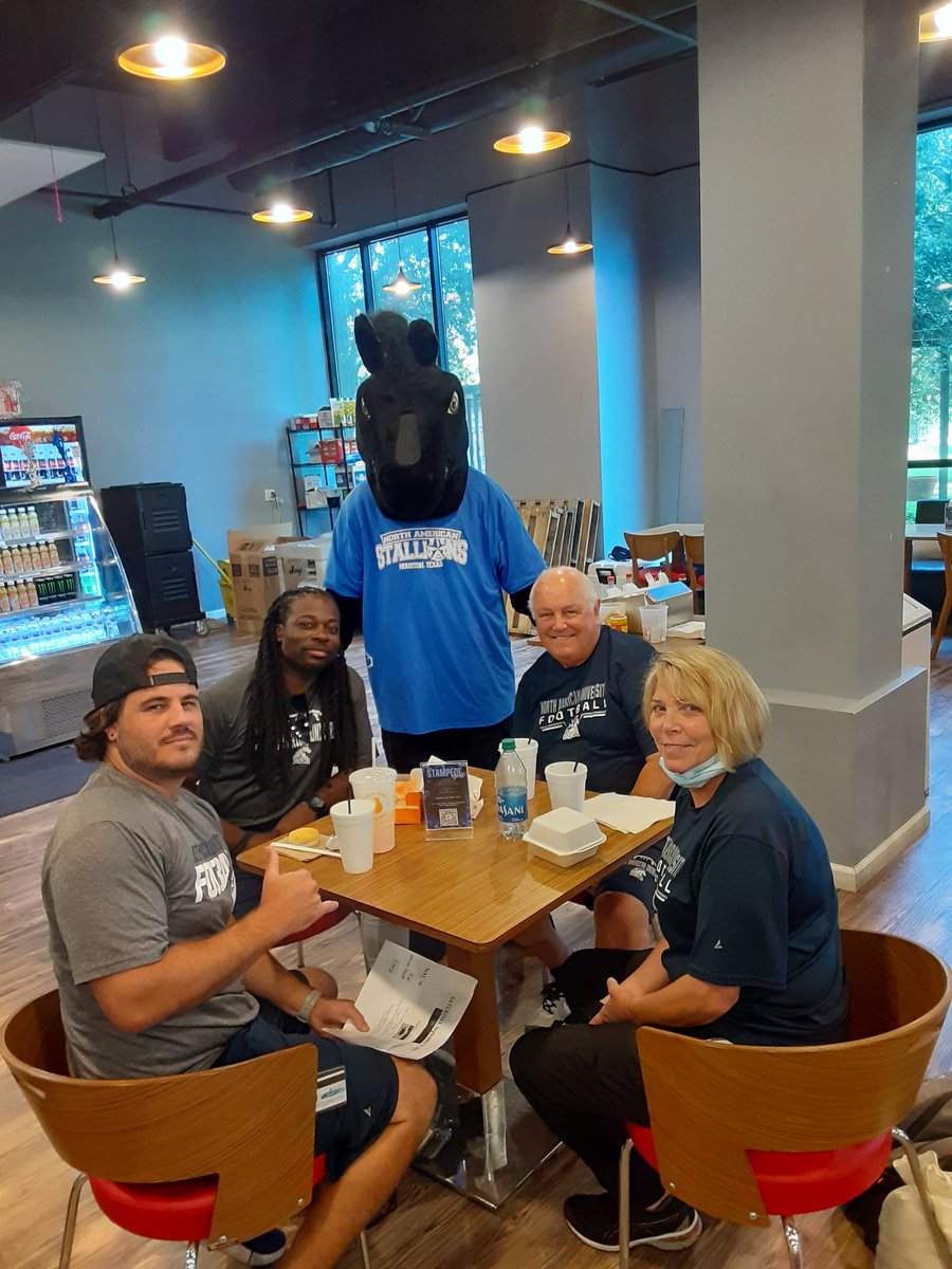 Enjoying a meal in the @StampedeGrill with coaches and trainer. Great day to be a Stallion. @CoachApande @CoachDPrincipe @CoachJPrincipe #GoStallions #Hoofsup #ParadiseU #Buckem