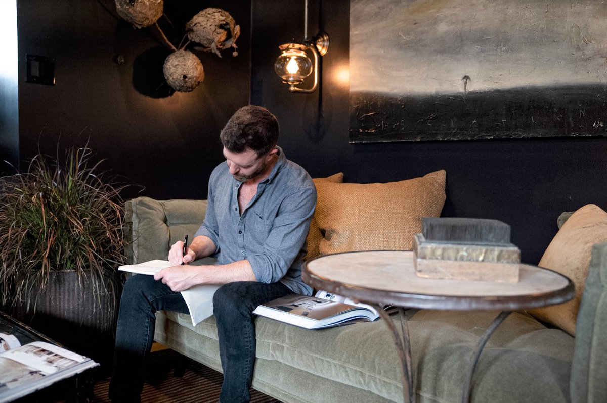 BigTableMedia's tweet image. On @discoveryplus or the @magnolianetwork app, you can now discover Southern born interior designer, Sean Anderson! Watch as he uses dark and moody designs to rethink a Memphis Butler’s pantry and Alabama Lakehouse retreat.

#BigTableMedia #MagnoliaNetwork #DiscoveryPlus #POV