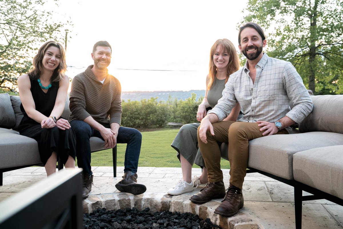 BigTableMedia's tweet image. On @discoveryplus or the @magnolianetwork app, you can now discover Southern born interior designer, Sean Anderson! Watch as he uses dark and moody designs to rethink a Memphis Butler’s pantry and Alabama Lakehouse retreat.

#BigTableMedia #MagnoliaNetwork #DiscoveryPlus #POV