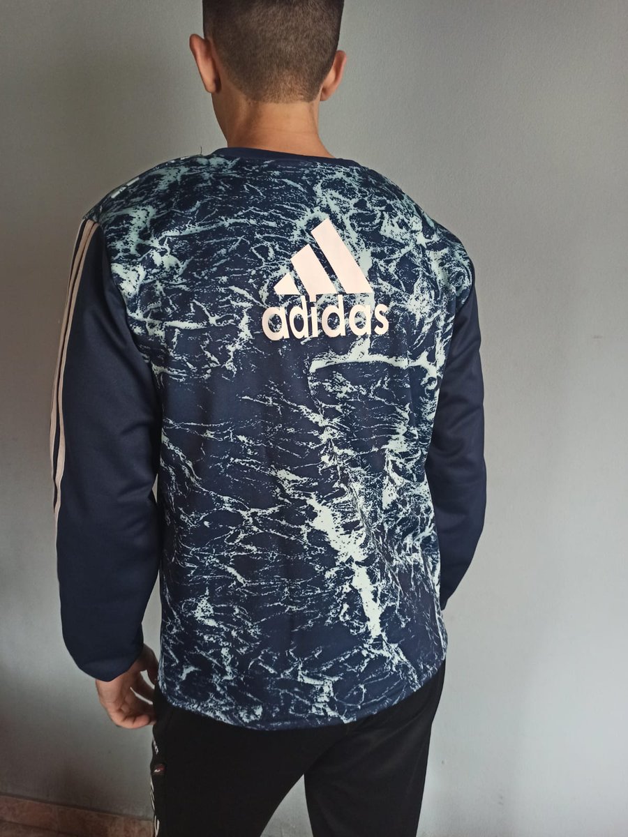 Payasin09's tweet photo. Muy random pero no veo por que no hacerlo acá también que es ambiente de fútbol. Empecé un emprendimiento de ropa deportiva tanto masculina como femenina y me vendría bien una ayuda al menos con un RT.
https://t.co/efS0FRm31H
Les dejo algunas fotos de lo que se vende: https://t.co/GswYomCYqf