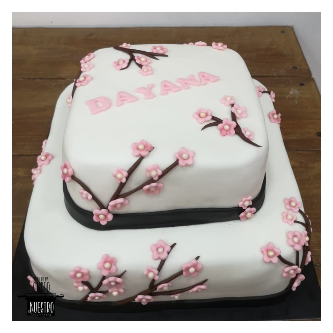tartas3d's tweet photo. La flor del cerezo representa la temporalidad...apenas unos meses de mostrarnos su belleza en todo su esplendor...luego se acaba...pero al tiempo renace...¡Mientras dure hay que disfrutar de su belleza!
#cerezo #flordelcerezo #tartasoriginales #tartafondant #cornella @cornella20 https://t.co/YF4LYAW5yQ