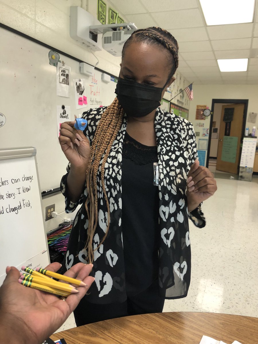 Pagia's tweet photo. Thank you for sharing @Irie_OT our Scholars will write well! Best OT ever! Teamwork makes tbr dream work! #STESSEC @StonewallTell @NPorter17 @aplatimore https://t.co/ycwKSjX3ip