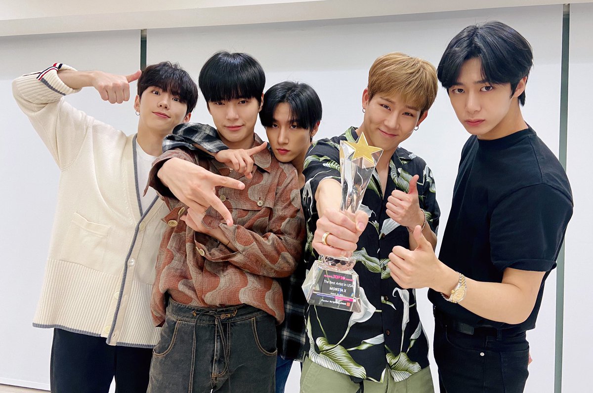 HyungwonFrance's tweet photo. 📸 | PHOTOS - 210910
Top Ten Award
Arrivée du trophée des Top Ten Award organisé par TenAsia 💌
Merci pour ce prix 🏆
Nous envoyons plein d'amour et de soutien aux Monbebe, merci ! ❤️
—
@OfficialMonstaX #MONSTAX #MONSTAX_TTA #Nane https://t.co/Z4Vd3IltOF
