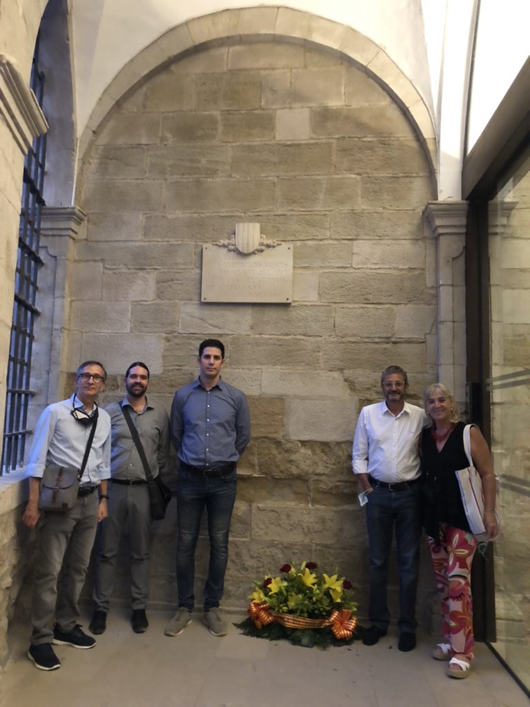 PD_Lleida's tweet photo. @PD_Lleida i @PD_TerresLleida presents a l’ofrena floral organitzada per @MarxadeTorxes i #TxD dins dels actes de la #Diada2021 https://t.co/H3JEZUM7sc