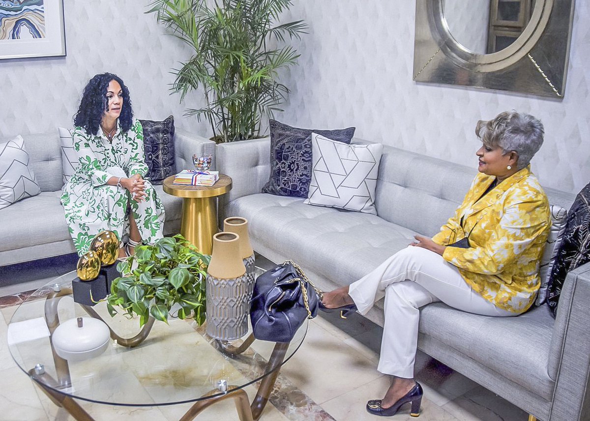 Patricia Lorenzo (@patricialorenzp), miembro titular #PlenoJCE y coordinadora de la Comisión de Políticas de Igualdad de esta institución, recibió este viernes visita de cortesía de Rosa Pérez, magistrada del @tse_rd.  ⬇️