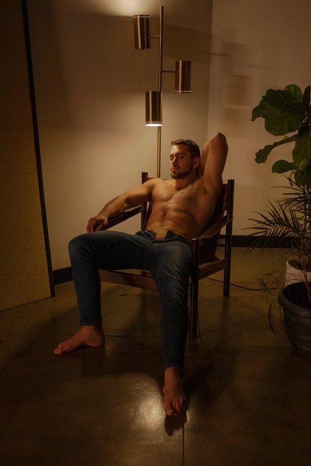 Its late, you come home, and im sitting in youre living room like this.. What you doing? 😏 https://t<a href="/tag/mvsales"class="tags"><span>#mvsales</span></a><a href="/tag/mvgayboys"class="tags"><span>#mvgayboys</span></a>