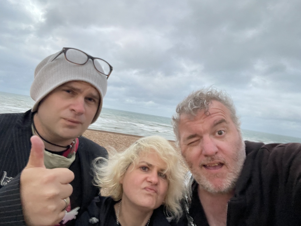 KeithTotp's tweet photo. Go to the beach.
Bump into Cool People.
#FullyRecommended
#WhatATimeToBeAlive https://t.co/cC91JJhba4
