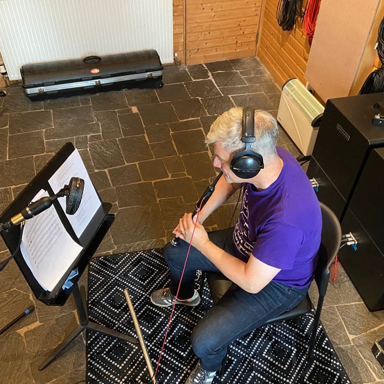 KennyMacKenzie's tweet photo. Second day recording at the magnificent #slateroomstudio #pentcaitland #Scotland with #garyboyle and @WMarshallmusic what a team... https://t.co/WGIQeXG078