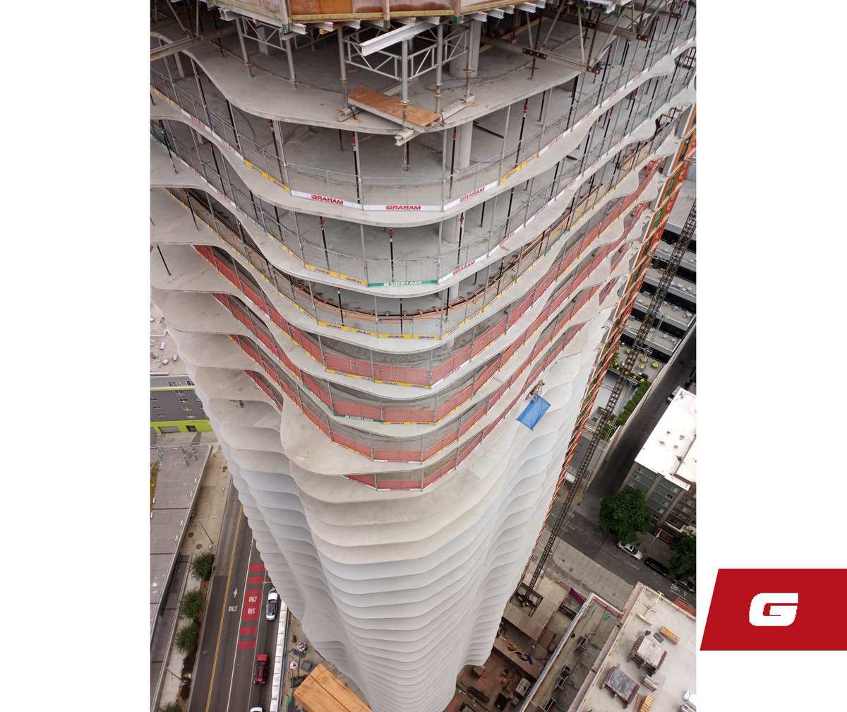 GrahamBuilds's tweet image. Views from the top of 1200 Stewart in #Seattle. Built upon a three-story retail podium, 1200 Stewart includes two 48-story high-rise luxury apartment towers and a four-story mid-rise apartment tower totaling 1,050 units. #BuildingTogether #WhatWeBuild #HighRises #Apartment #Tower
