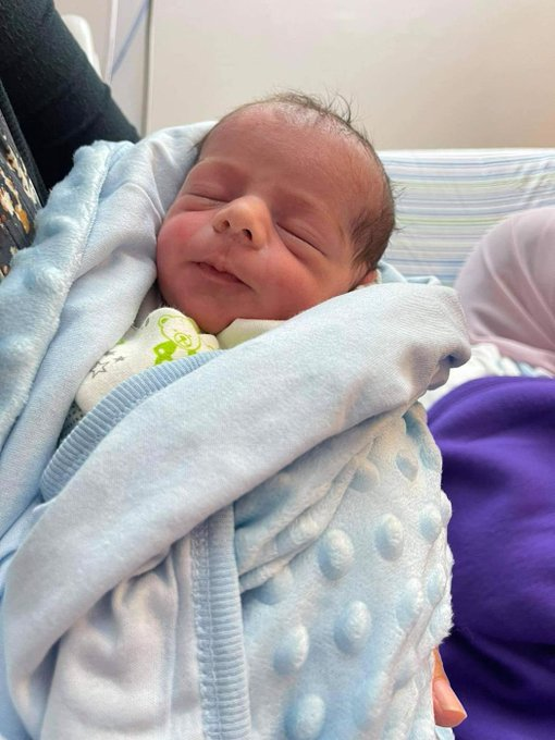 OurHeartPalest2's tweet photo. Thanks to international pressure and solidarity that Anhar and Alaa are now surrounded by their beloved ones rather than by Israeli jailors.
#Anhar Al-Deek gave #birth to #Alaa, her second baby, days after her release from Israeli jails.
#freedom
#AnharAlDeek
#FreePalestine https://t.co/HfSC7lb8Fv