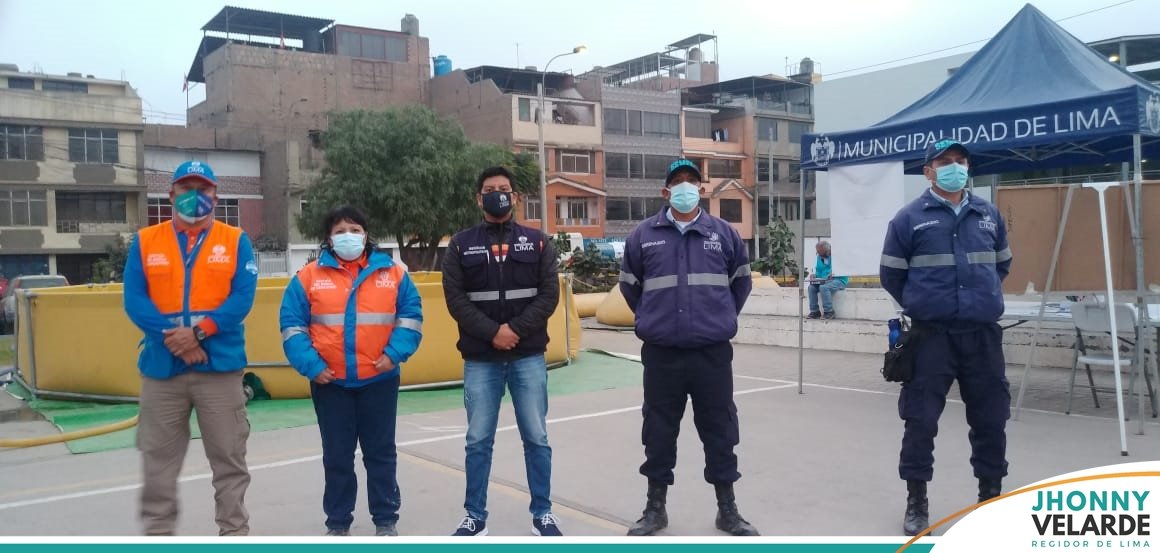 jhonnyvelarde15's tweet photo. Estoy en SJL fiscalizando el 5to día de labores de @MuniLima, que apoya con bladers y cisternas (+100,000L) a nuestros vecinos afectados por el aniego. ¡Hago un llamado urgente al alcalde @AlexGonzalesAGC para que personal distrital apoye con la seguridad y orden en la zona! https://t.co/scvu44o8J6