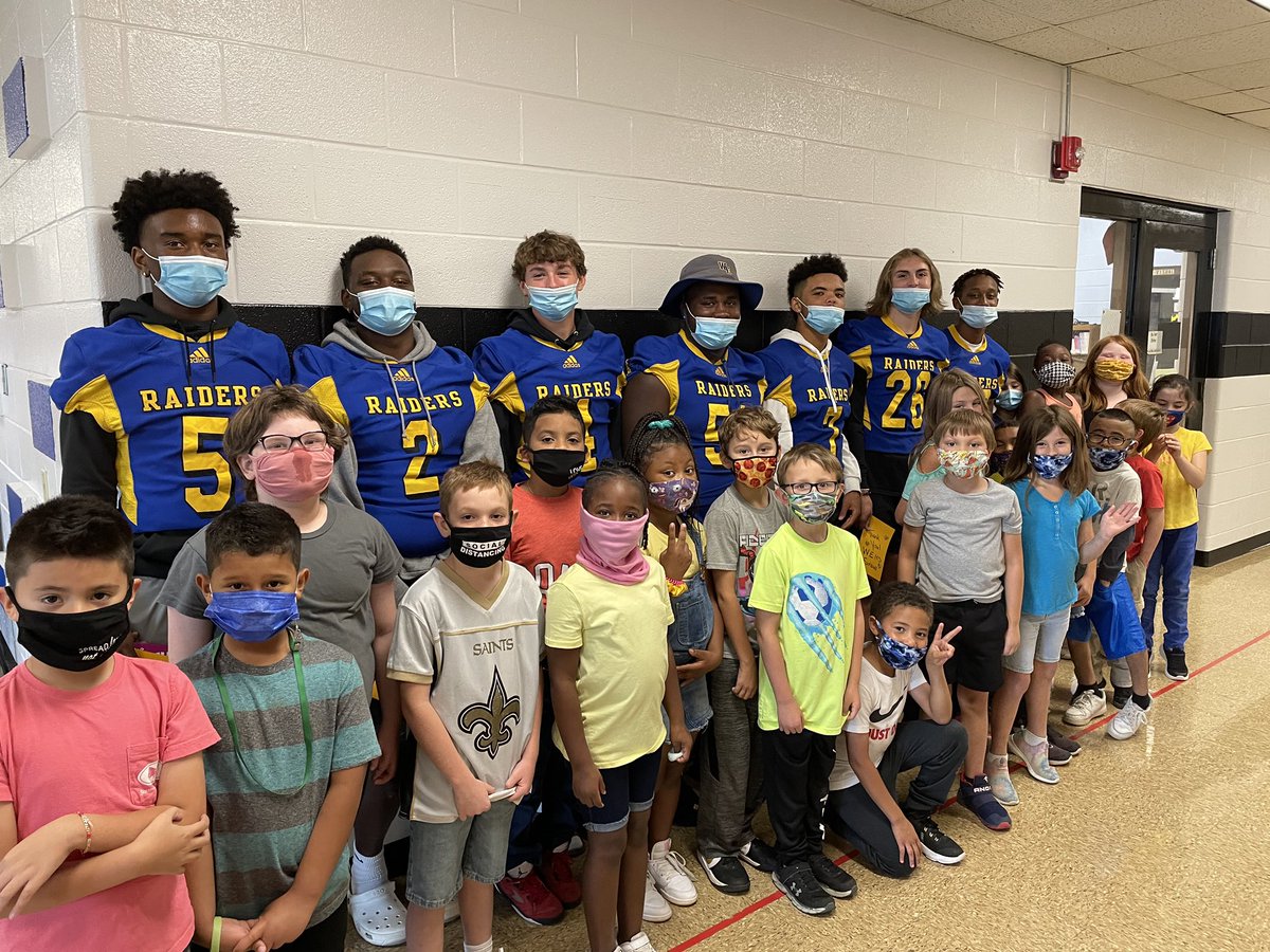 Warren East Football (@wehsfootball1) on Twitter photo <a href="/WEHSfootball1/">Warren East Football</a> players enjoyed reading to students at <a href="/OESCards/">Oakland Elementary</a> this afternoon!
Go Raiders! <a href="/WEHSfootball1/">Warren East Football</a> players enjoyed reading to students at <a href="/OESCards/">Oakland Elementary</a> this afternoon!
Go Raiders!