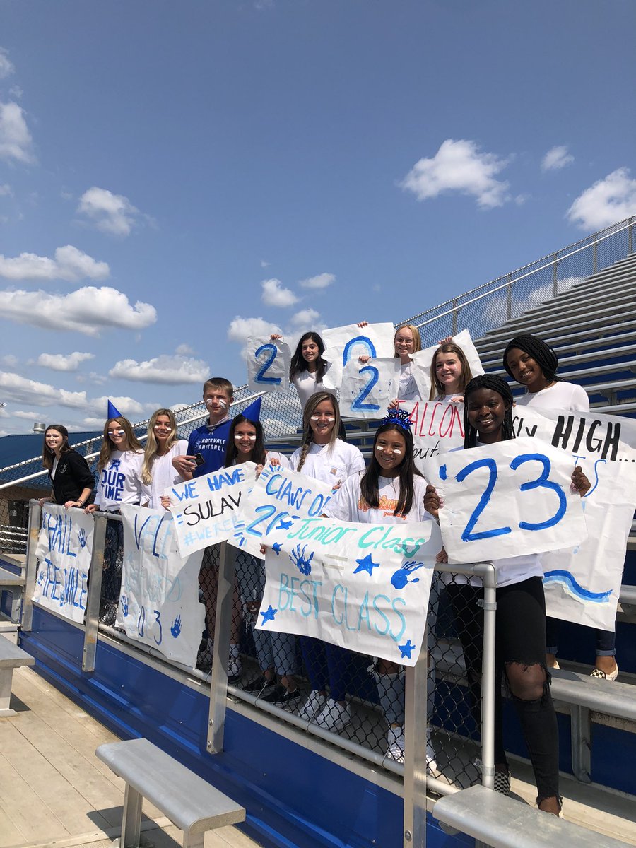 ChemEdens's tweet photo. All prepped for the pep rally! Let’s do this 🚀💙 #classof2023 #juniors #rocketsup https://t.co/hgTGfxEs3T