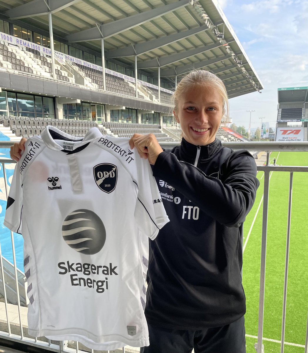 oddkvinner's tweet photo. Måljegeren Frida Tangerud Olafsen fra Sandefjord har valgt Skagerak Arena som sin nye hjemmebane! 
Frida har med sine 36 mål på 25 seniorkamper vist at hun vet hvor målet står og vi gleder oss til å se henne i sort og hvitt. 
Heia Odd! 
#fotball https://t.co/6a1HoHRZVT
