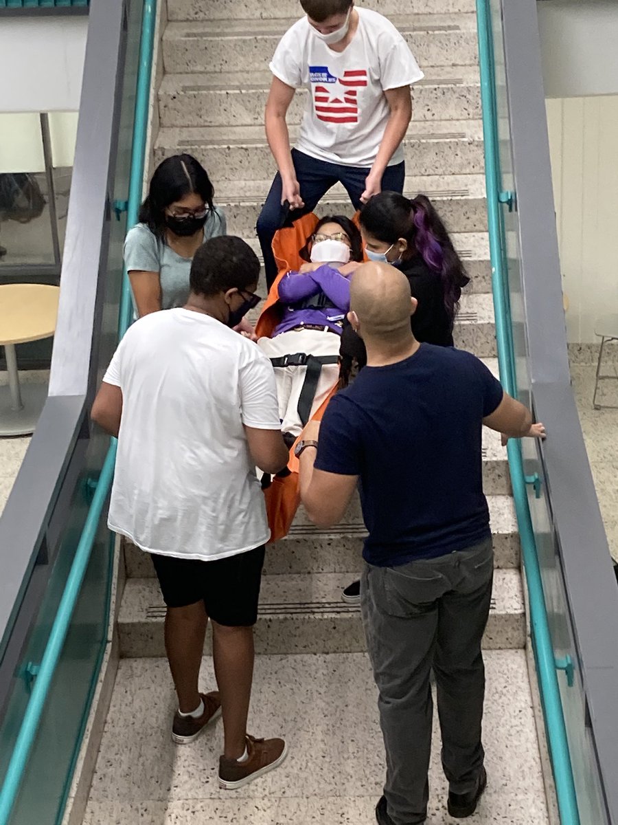 Margaretchungcc's tweet photo. In excellent hands! @ACC_EMT @APSCareerCenter  students practicing their awesome carrying skills! @APSVaSchoolBd @APSVirginia @APS_CTE https://t.co/myqPMO2zYV