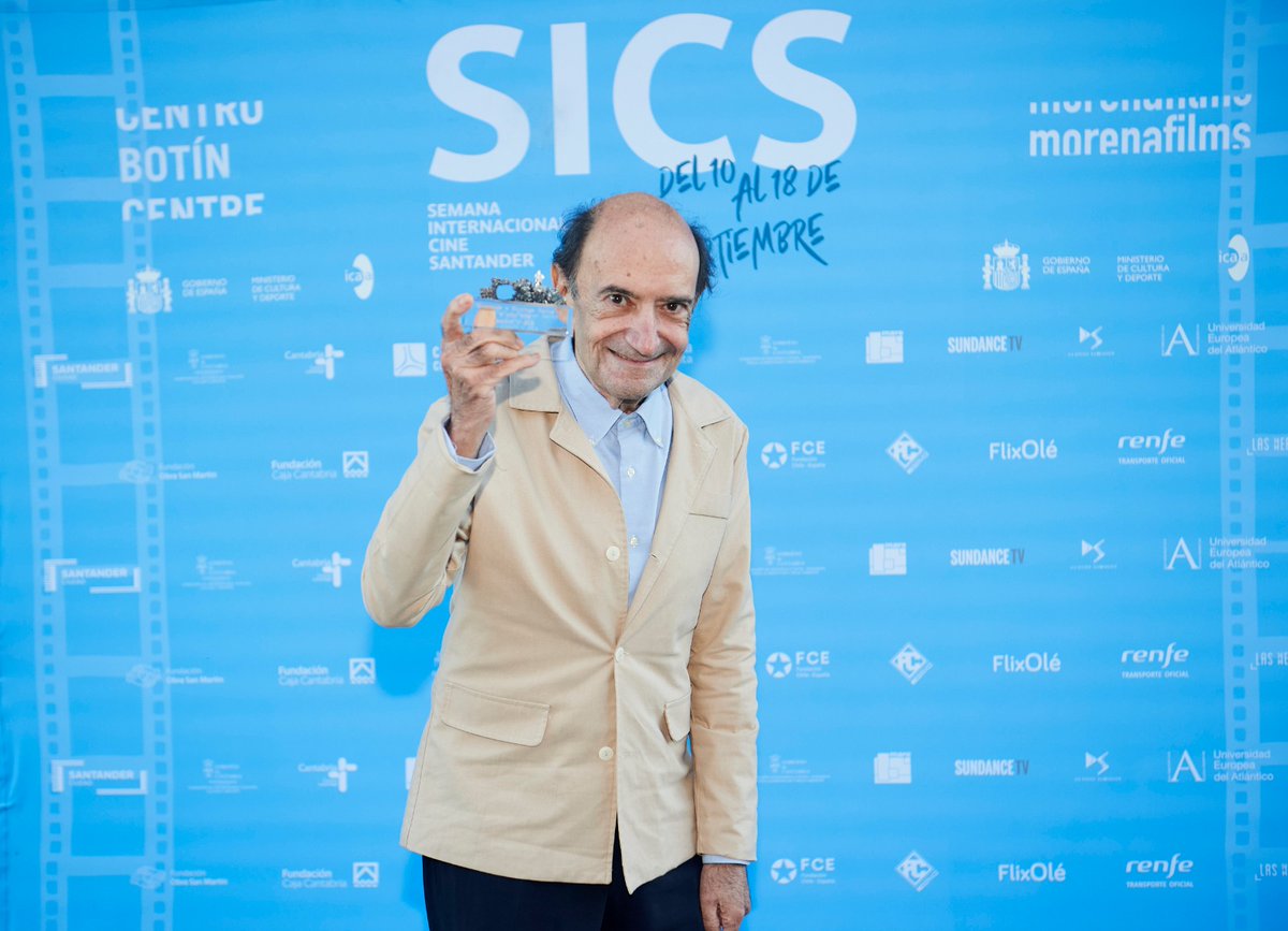 fcinesantander's tweet photo. @centrobotin @morenafilms @gemaigual @gleguina @wandafilms @SundanceES @GuillermOngayo @barca_marta @cant_infinita @CineICAA @LongoriaAlv Y con unos premiados de primera. 🔝
🌳 Faro Verde para el director Joaquín Gutiérrez Acha y el productor José María Morales. 
🏅Faro de Honor para @SundanceES, con Patricia Silva. 
📹 Homenaje a nuestro admirado y pionero Domingo Sarrey, una referencia como videoartista. https://t.co/D6CzbVf6lJ