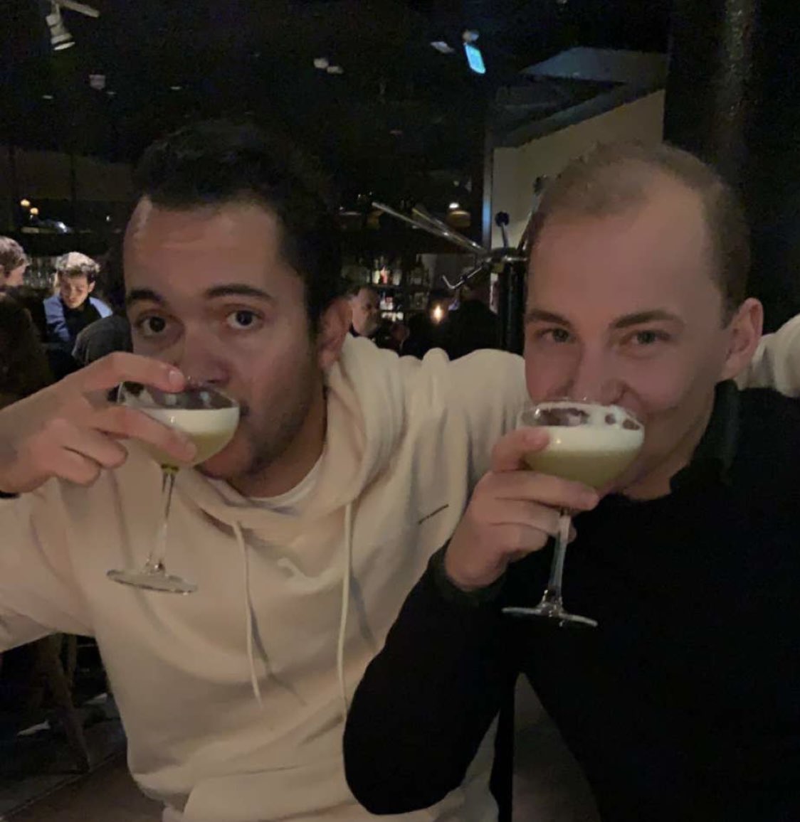 Bevis på två grabbar som vägrar inse att hårfästet är kört sedan länge