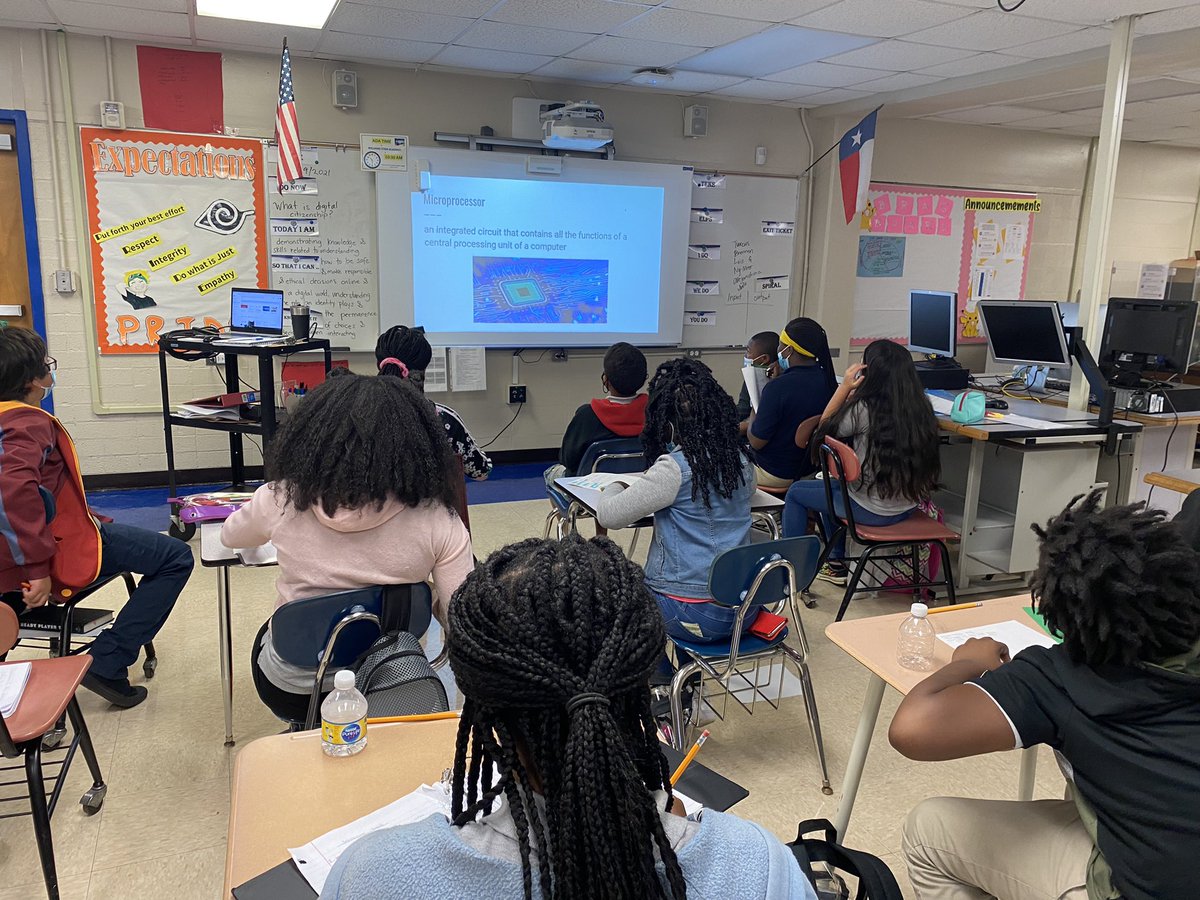 Williams44STEM's tweet photo. Itβs a full house for the #technology class! #GoWolverines #STEMitUP #ComputerHardware #Vocabulary #LOVE2LEARN π₯βοΈπΈππ» #HAPPYFRIDAY https://t.co/fQGgLgwTCX
