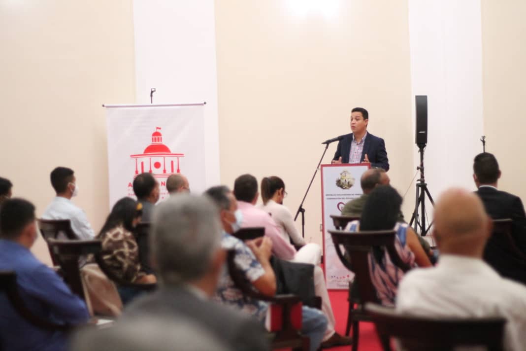 En #Carabobo instalamos el Congreso por la Calidad y Accesibilidad de los Servicios Públicos. 
<a href="/NicolasMaduro/">Nicolás Maduro</a>
<a href="/jorgerpsuv/">Jorge Rodríguez</a> 
<a href="/rafaellacava10/">Rafael Lacava</a>
