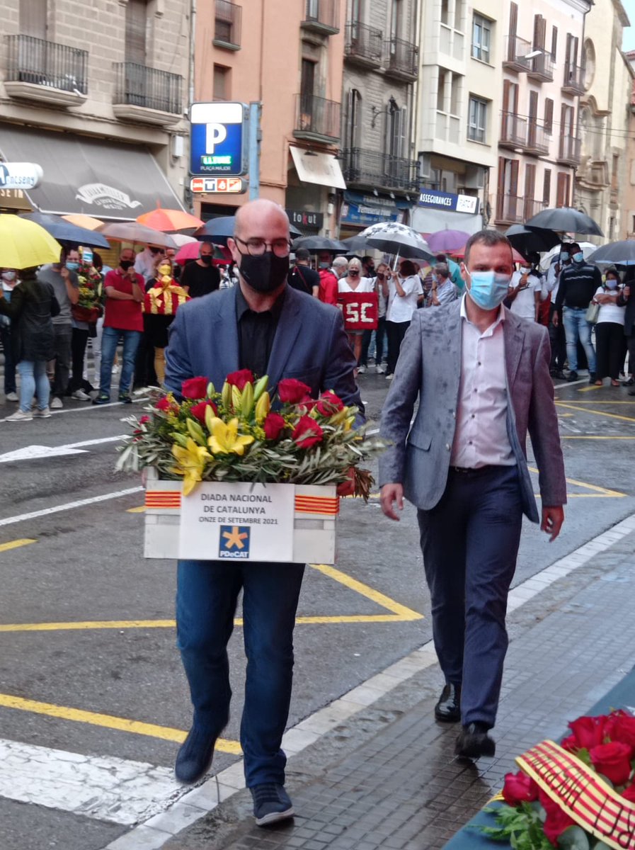 PD_Osona's tweet photo. Un any més, el @PD_Osona ha participat a l’ofrena floral de #Vic en el marc de la #Diada2021.

Ens hi ha acompanyat el diputat al Congrés, @GenisBoadella, juntament amb el regidor Aleix Estrada i l'excap de llista @benjami_nieto, de #Manlleu, i altres membres de l'equip comarcal! https://t.co/MP1VoNr6Rp