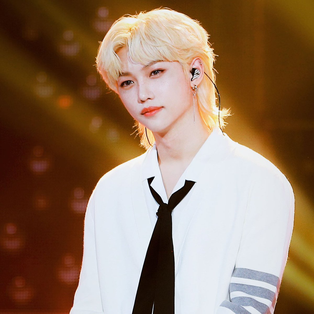 askzonaut's tweet photo. felix es tan divine, que nunca podrás tener una foto fav de él porque todas son perfect y radiant @Stray_Kids ♥ él brilla como un fairy
#FelixSunshine #Felixbestboy #FelixPretty #straykidsdiamond https://t.co/4g792Ml6Vd