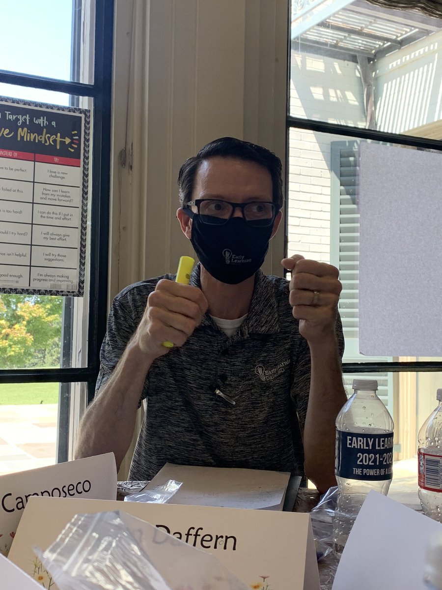Yvette_HIPPY's tweet photo. When Aaron dropped the mic 🎤 @AaronDaffern @ICanReadDallas #thepowerofaleader #leadsummit @DrElenaSHill https://t.co/HEcFWbbgTO