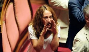 viaggrego's tweet image. Da #NoVax al “#vaccino #consapevole”: l’ennesimo #tradimento della “#voltagabbana” Paola #Taverna viaggrego.net/2021/09/da-no-…