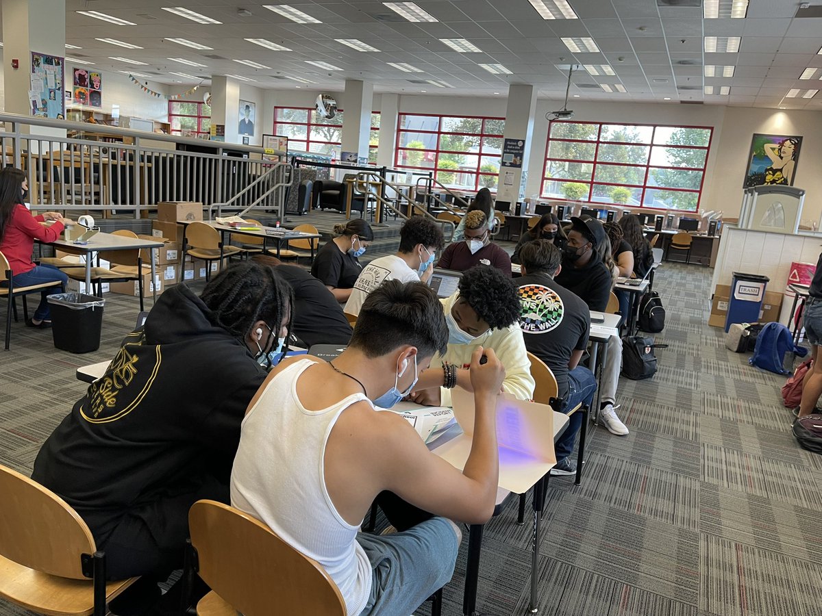 colonylibrary's tweet image. Avid Fun Friday breakout today ⏰ 💻 📄  #InCOHSLibrary