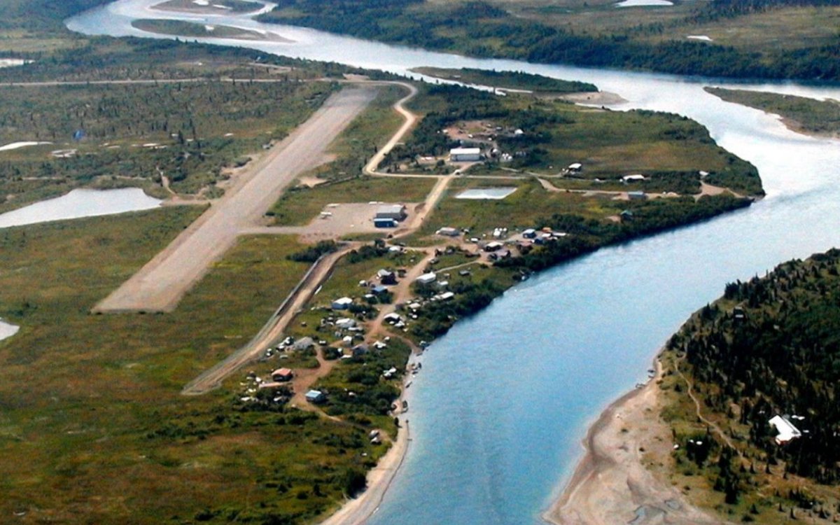 ALALibrary's tweet image. The library in the remote Alaskan village of Igiugig (pop. 70) hosted conversations for locals to discuss the village&apos;s housing issues. Read more about how the librarians made it happen. bit.ly/3BV7874 #LibrariesTransform #ProgrammingLibrarian
