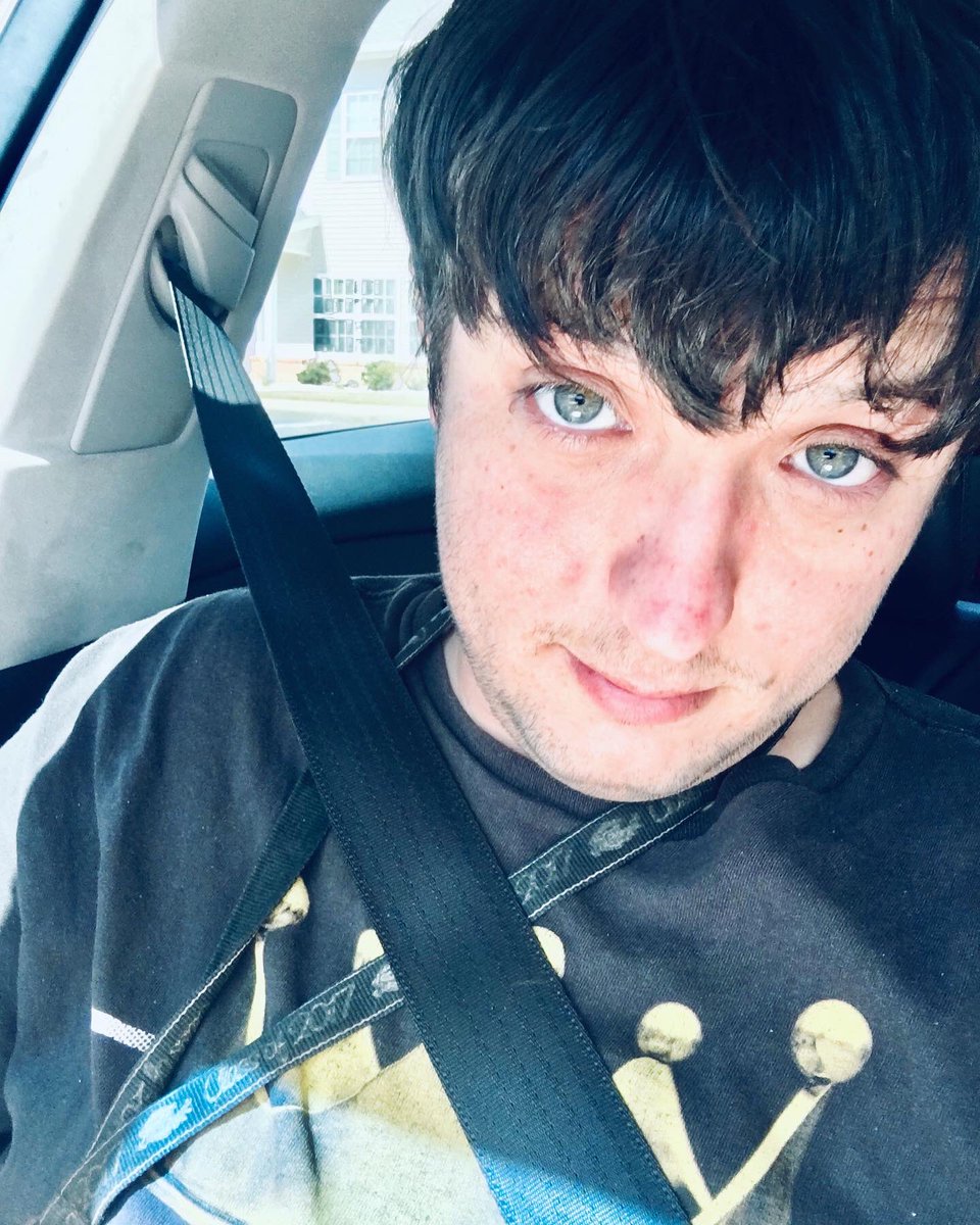 thediceshades's tweet photo. Feeling pretty good today, going to handle some business with #blocstar and chill for the rest of the day. 🥂 

#blocstarentertainment #blocstars #rapperlife #rapper #producerlife #producer #producergrind #newmusic #entrepreneur #entrepreneurlife #gd #italianrapper #ceo https://t.co/cvpJWtCpi9