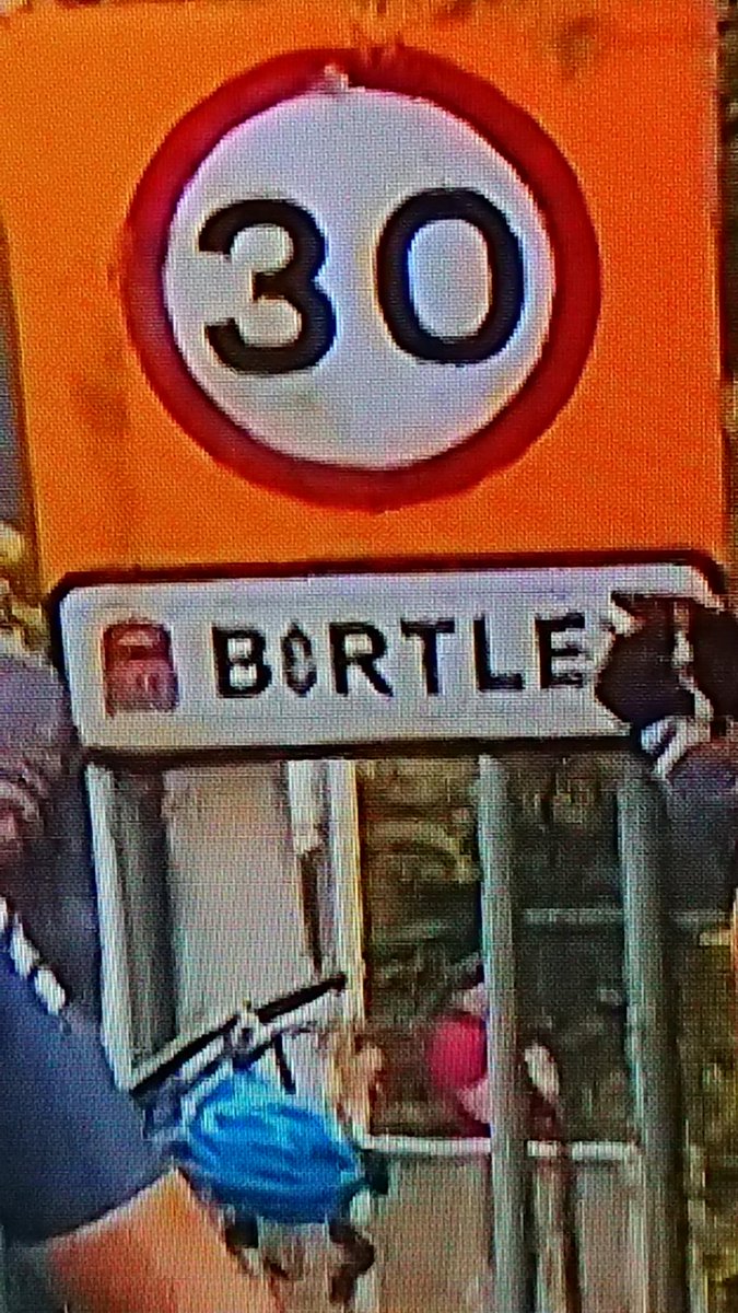 Was pleased to see somebody remembered to assist those good people visiting the area of proper pronunciation #TourofBritain2021 #birtley