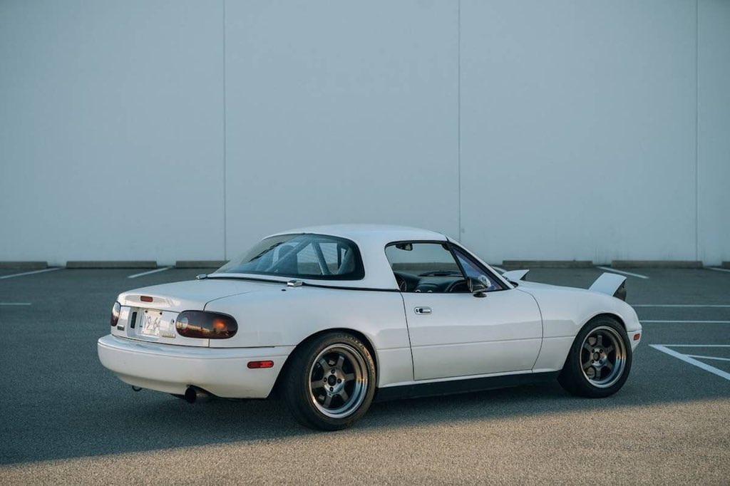 miatatweets's tweet photo. Just saw this listed locally on craigslist, a 1995 mazda miata with a VVT engine swap, for $17,000! This may sound expensive but considering what it cost to build it I’d call it reasonably priced. #craigslistfind https://t.co/rR0AnaTz3D https://t.co/9iFSBlCSPU