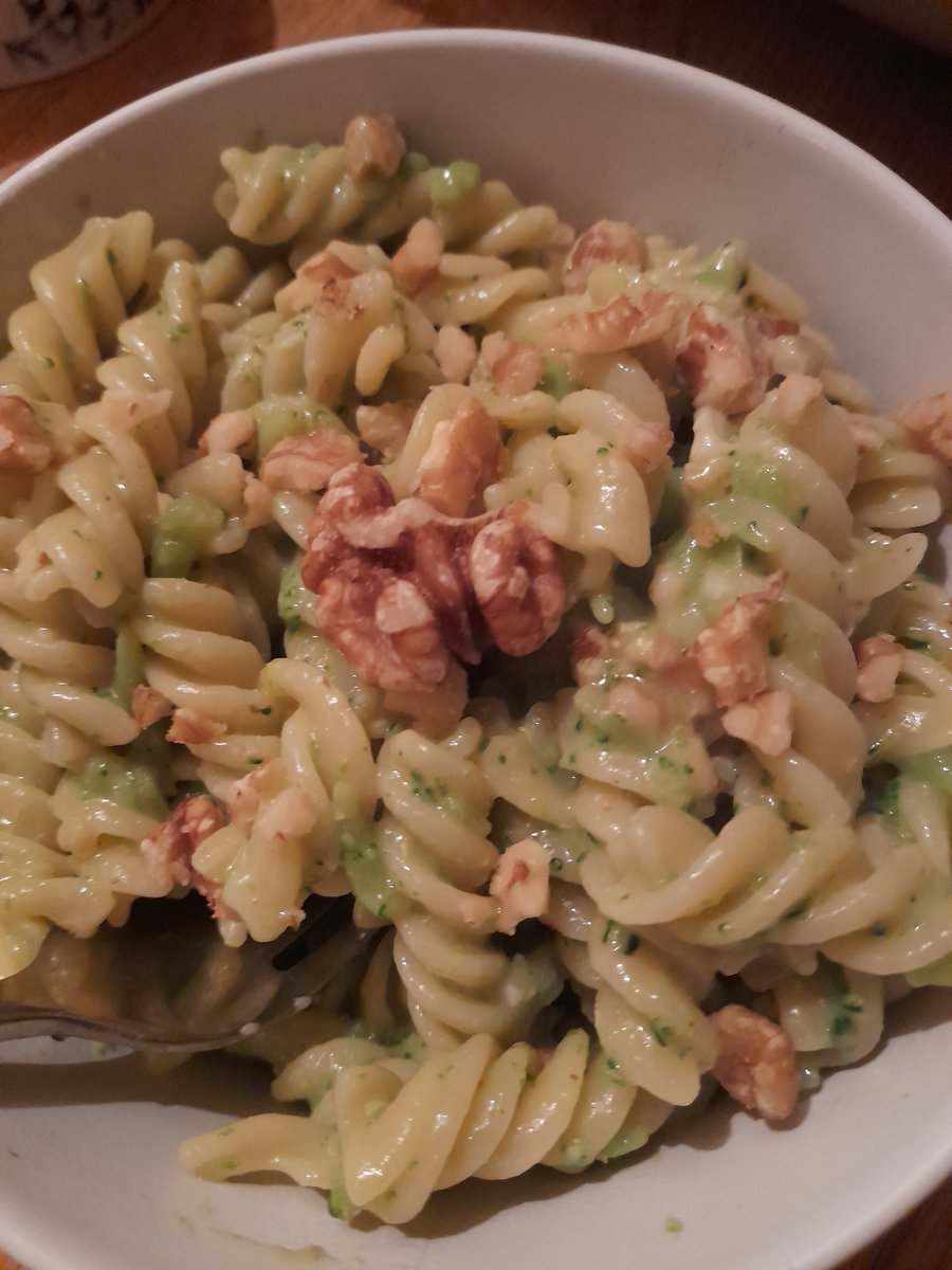 AFizgig's tweet photo. Just made a big pan of broccoli, brie and walnut pasta 😋 #CookingWithAl 🍽 https://t.co/f799rzH3zT