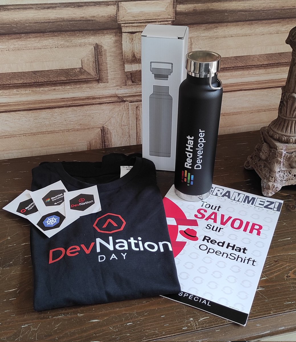 ojacquemart's tweet photo. Après la super conf #devnationday France, reçu aujourd'hui les goodies
🇨🇵 💯 👍 
@rhdevelopers @RedHat @sebi2706 https://t.co/nYsTCUpV0z