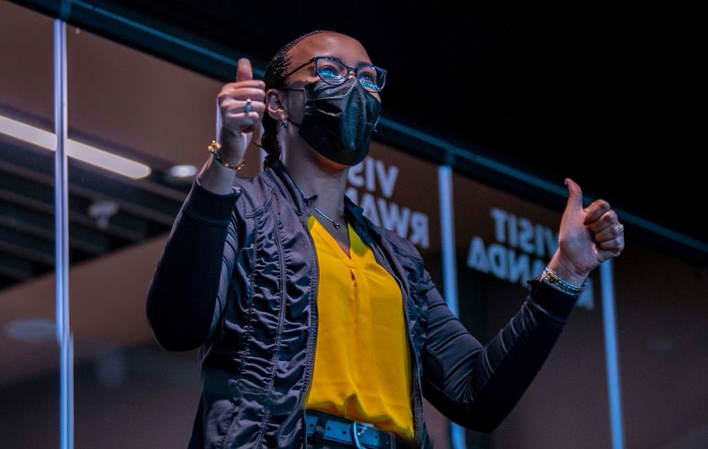 Mbega intsinzi iryoshye weeee; Umuriro watse wa mugani wa King James !!!! Intore z’uRwanda ibi nibyo bita kwimana u Rwanda SETU! #AfricaVolleyChampionship2021 <a href="/Rw_Volleyball/">FRVB | RWANDA VOLLEYBALL</a>