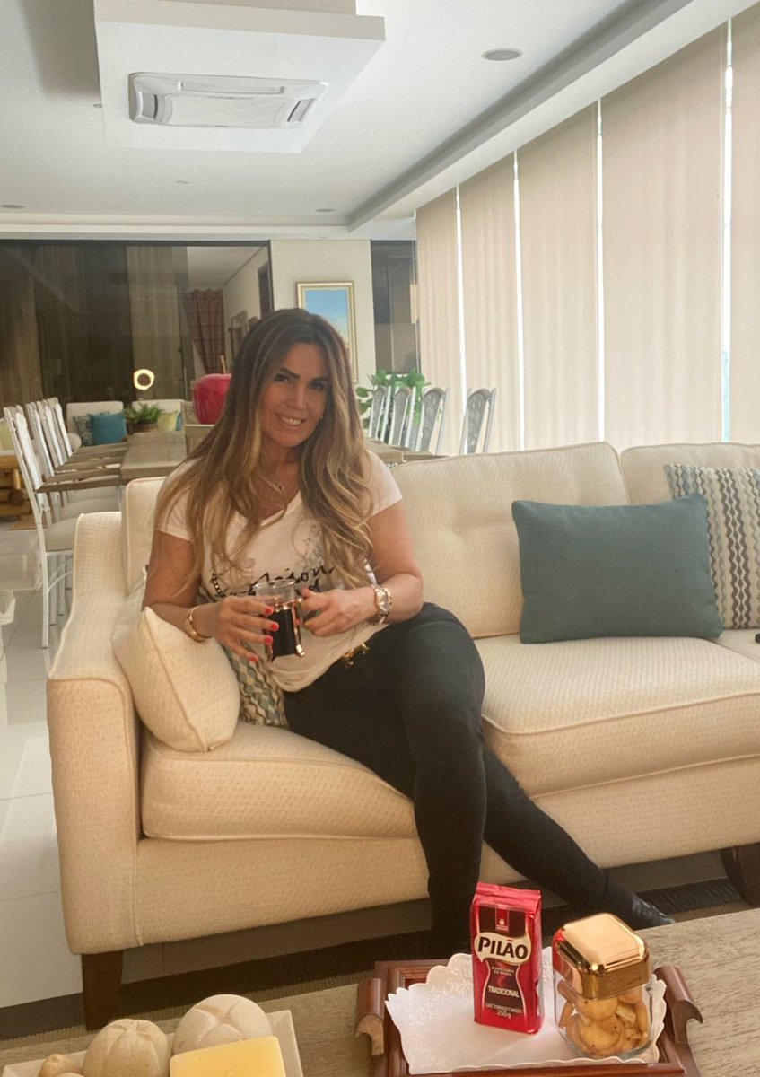 LOARIAS's tweet image. Disfrutando del día, disfrutando de la merienda, disfrutando de Pilao, el mejor aroma y el mejor Café del Brasil ☕🇧🇷🇵🇾 @Arcoiris_Py 

#arcoirispy #cafépilão #merienda #luxury