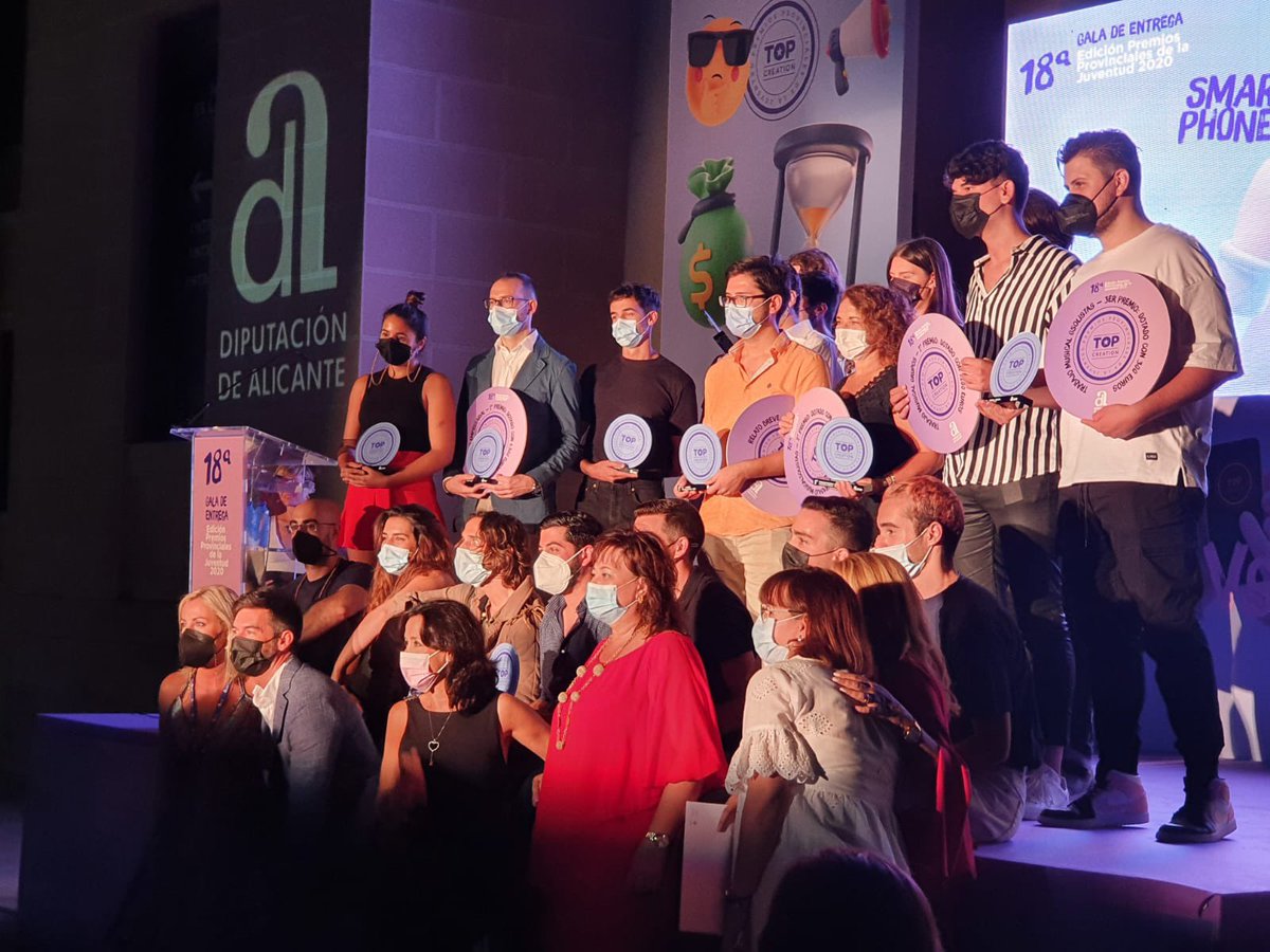 marqalicante's tweet photo. Foto de familia premiados 18 Edición Premios @dipuALCjuventud en el #MARQ
Felicidades a tod@s
#topcreation2020 https://t.co/hZiDjA78yS