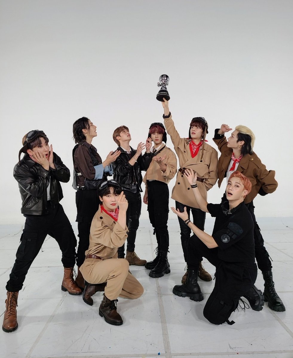 i2honnluv's tweet photo. los amo tanto mis chicos, son lo mejor que me pudo pasar
#straykidsdiamond
#straykidsdistrict9
#straykidsdoubleknot
#straykidsdomino
#bangchanradiant
#leeknowbestboy
#changbinfabulous
#Hyunjinbestboy
#hanjisungcute
#FelixPretty
#seungmindandyboy
#JeongInbaby https://t.co/M3WRLL2g7J